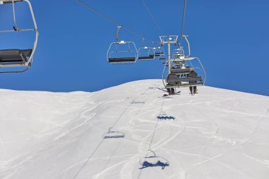 Kayak merkezinde kayak kaldırma
