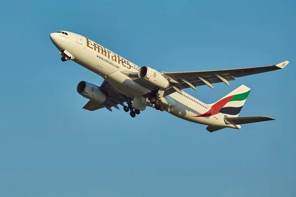 Plane taking off — Stock Photo, Image