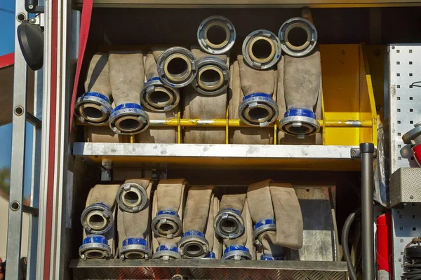 Mangueiras de um caminhão de bombeiros — Fotografia de Stock