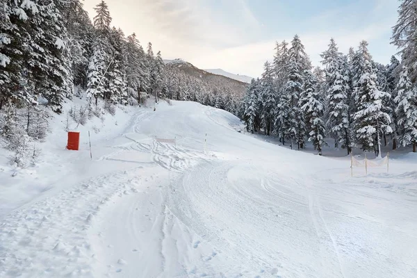 Skihellingen vanaf de top — Stockfoto