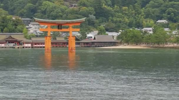 Porta Tori in mare su Miyajima, Hiroshima — Video Stock