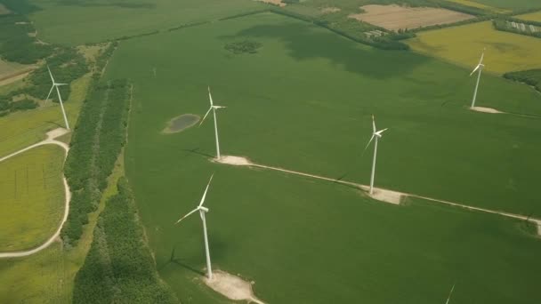 Wind tubines spinnen, luchtfoto beeldmateriaal — Stockvideo