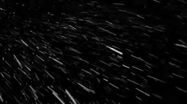 Geceleri kar yağıyor.