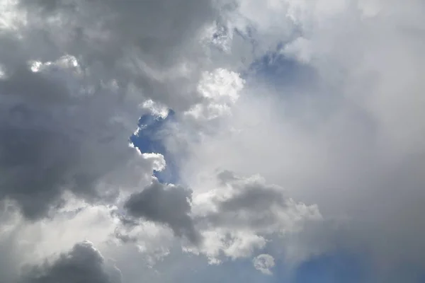 Nuvens no céu — Fotografia de Stock