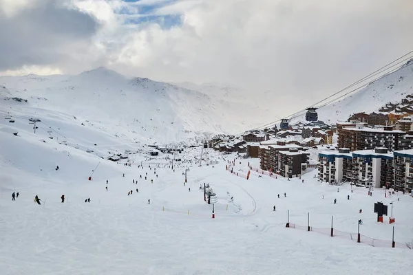 Pessoas Esquiando Estância Esqui Val Thorens Les Valles França — Fotografia de Stock