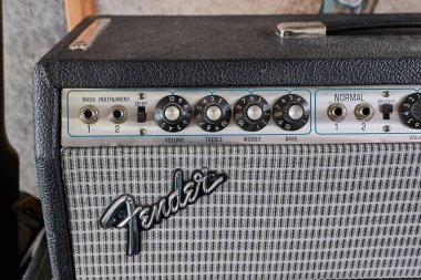 Fender bas amplifikatör