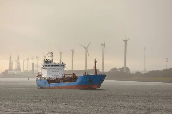 Navire cargo au départ de Rotterdam — Photo