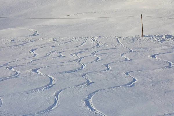 Pista de esquí con curvas frescas —  Fotos de Stock