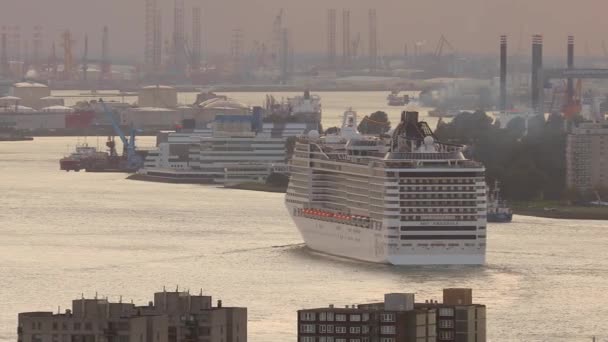 Rotterdam Niederlande September 2017 Kreuzfahrtschiff Msc Preziosa Verlässt Den Hafen — Stockvideo