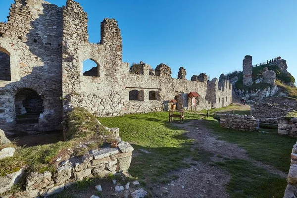 Oude burchtruïne — Stockfoto