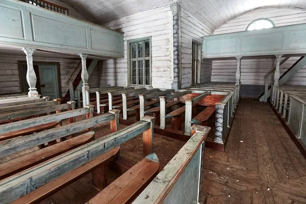 Oude houten kerk interieur — Stockfoto