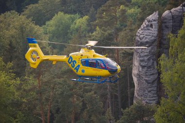 Dağlarda kurtarma helikopteri