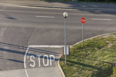 Dur işareti bir kesişme noktalarında