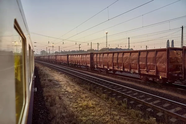 Viaggio in treno al tramonto — Foto Stock