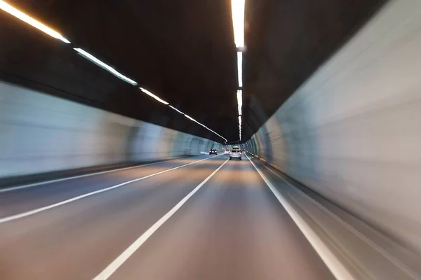 Guidare in un tunnel — Foto Stock