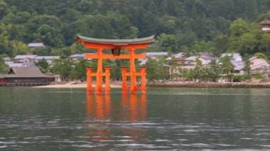 Miyajima, Hiroşima 'da Tori kapısı