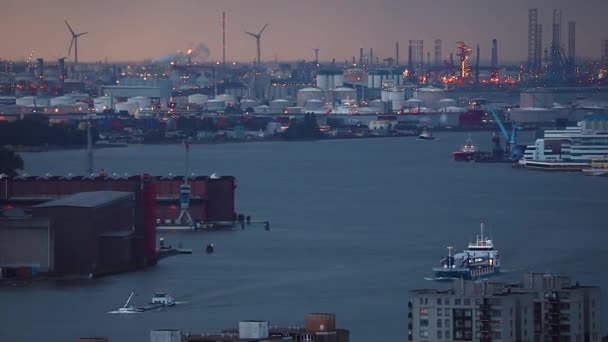 Rotterdam viel befahrene Wasserstraßen — Stockvideo