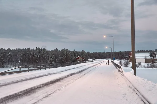 Strada invernale innevata — Foto Stock