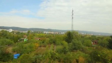 Tren yolculuğu pencere görünümü