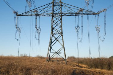 Elektrik hatları çöktü
