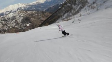 Hızlı snowboarder