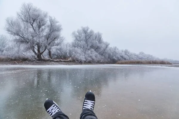 Schlittschuhlaufen auf einem See — Stockfoto