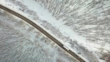 Karlı dağ yolu otobüsle