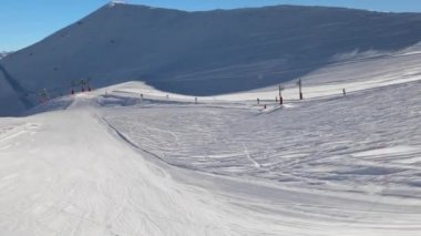 Sking hızlı Alpleri'nde, birinci şahıs bakış açısı