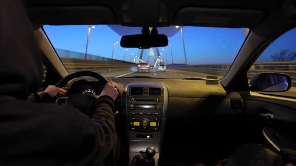 Conducir un coche por la noche — Vídeo de stock