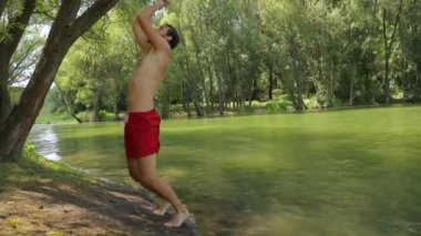 İp salıncak nehir atlama