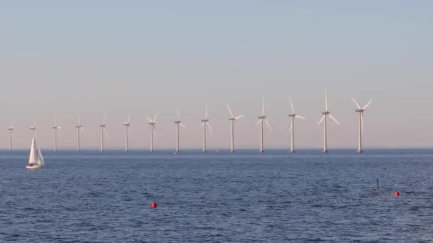 Tubos de viento en el mar — Vídeo de stock