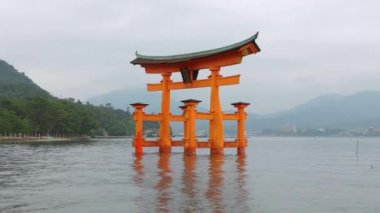 Miyajima, Hiroşima 'da Tori kapısı