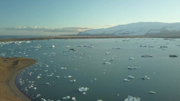 İzlanda 'da buzul gölü — Stok video