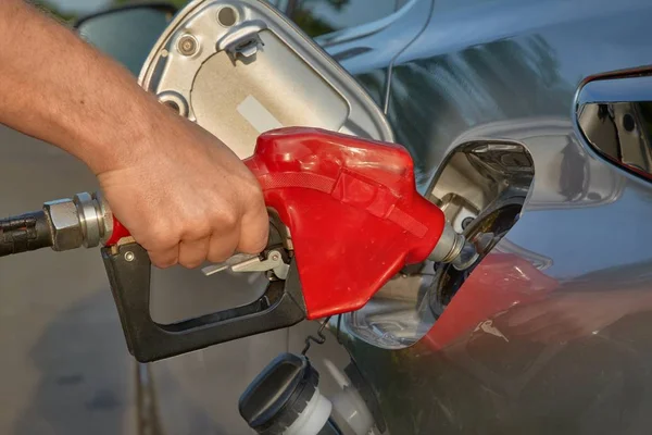 Boquilla de combustible coche de llenado — Foto de Stock