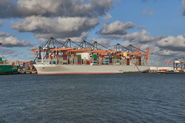 Büyük Konteyner Gemisi