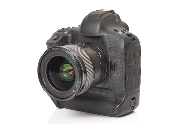 Fotocamera DSLR su una scrivania — Foto Stock