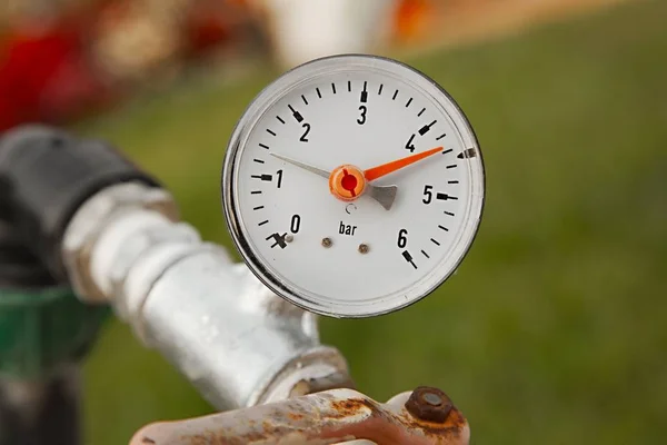 Manometer on pipes — Stock Photo, Image