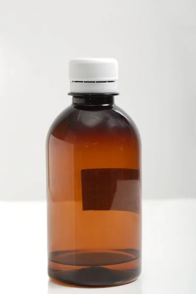 MEdicine bottle on a white table — Stock Photo, Image