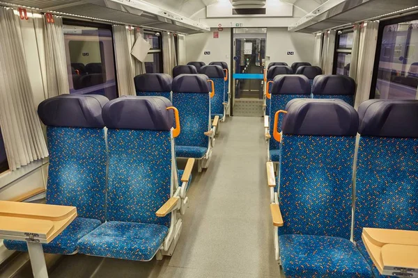Interiorul trenului de pasageri — Fotografie, imagine de stoc