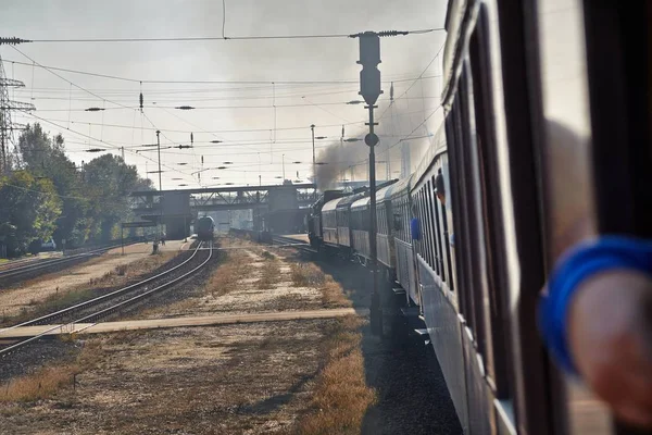 Voyage en train avec locomotive à vapeur — Photo