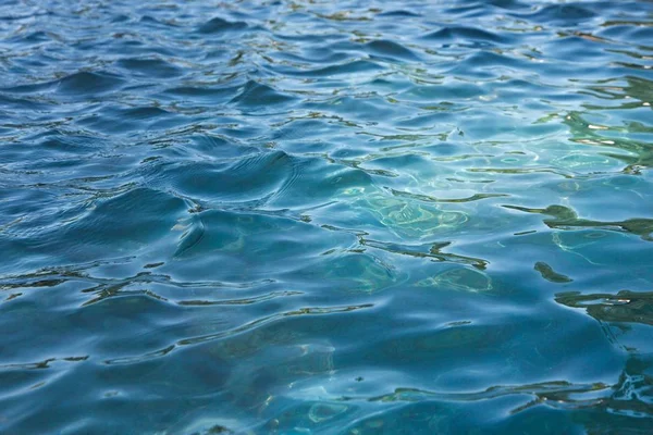 Колебания водной поверхности — стоковое фото
