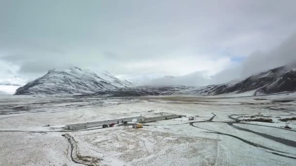 Paisagem imagens aéreas terras agrícolas cobertas de neve — Vídeo de Stock