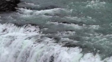 İzlanda 'da Şelale