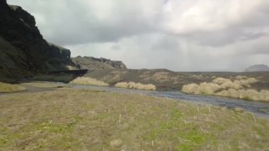 İzlanda'daki nehir