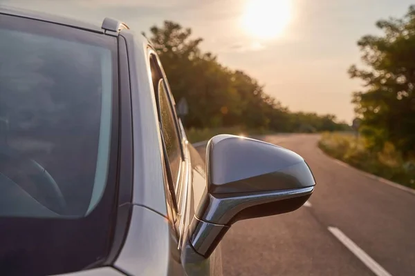 Auto auf der Straße — Stockfoto