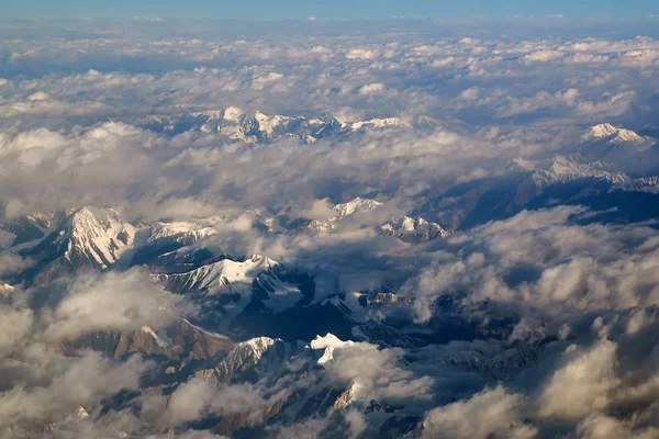 Fliegen über dem Himalaya — Stockfoto