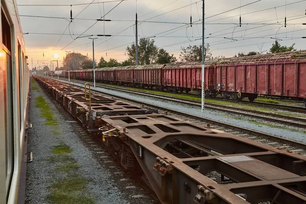 Viaggio in treno al tramonto — Foto Stock