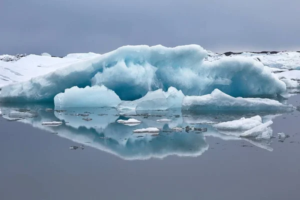 Lago glacial na Islândia — Fotografia de Stock