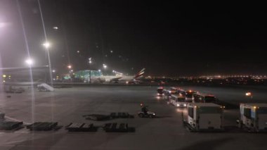 Havaalanında uçak.