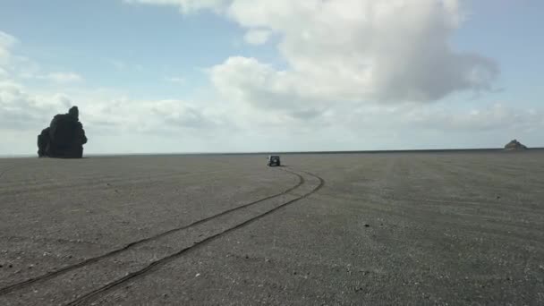 Driving on black sand drone footage — Stock Video